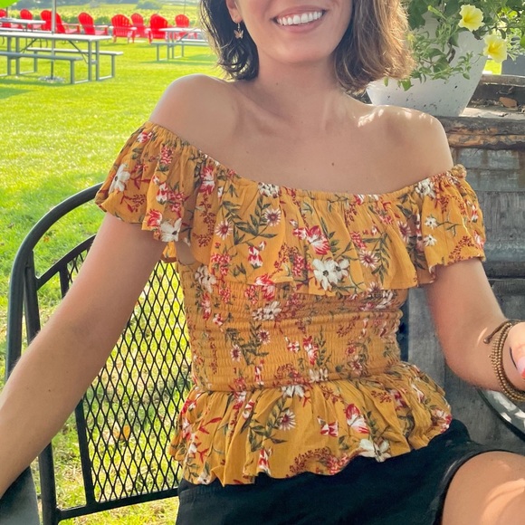 Off-the-shoulder top - Picture 3 of 3